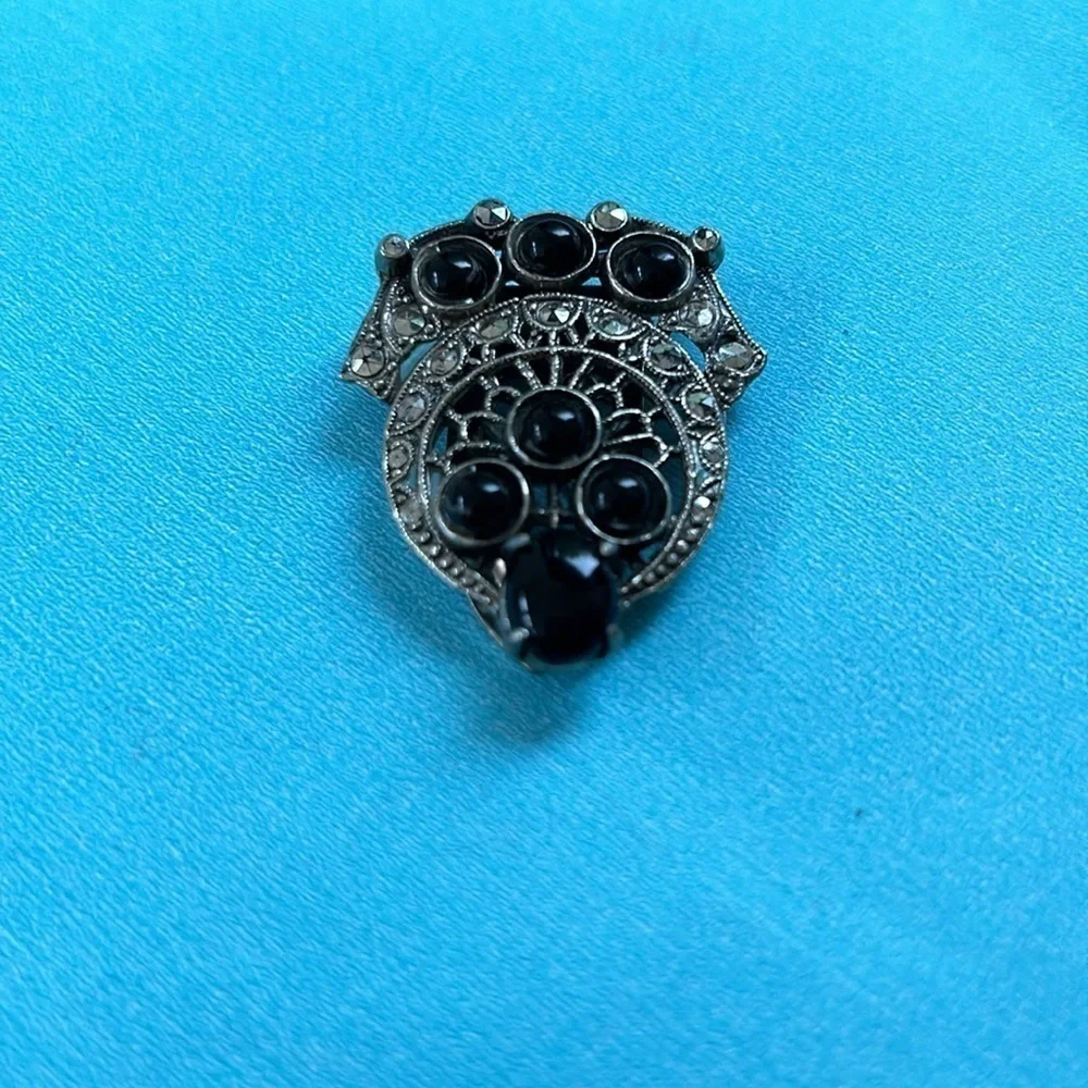 Vintage delight costume jewelry silver & black regal dress clip unisex